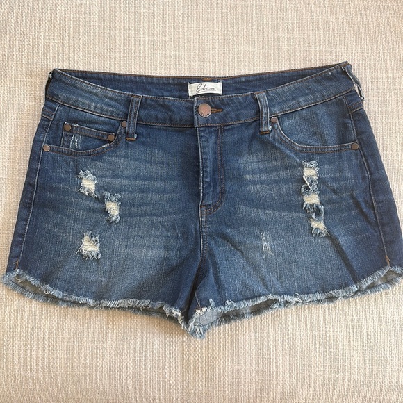 Elan distressed stretch fringe jean shorts Size Large - Picture 1 of 5